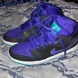 Jordan 1 Mids ‘Grape’